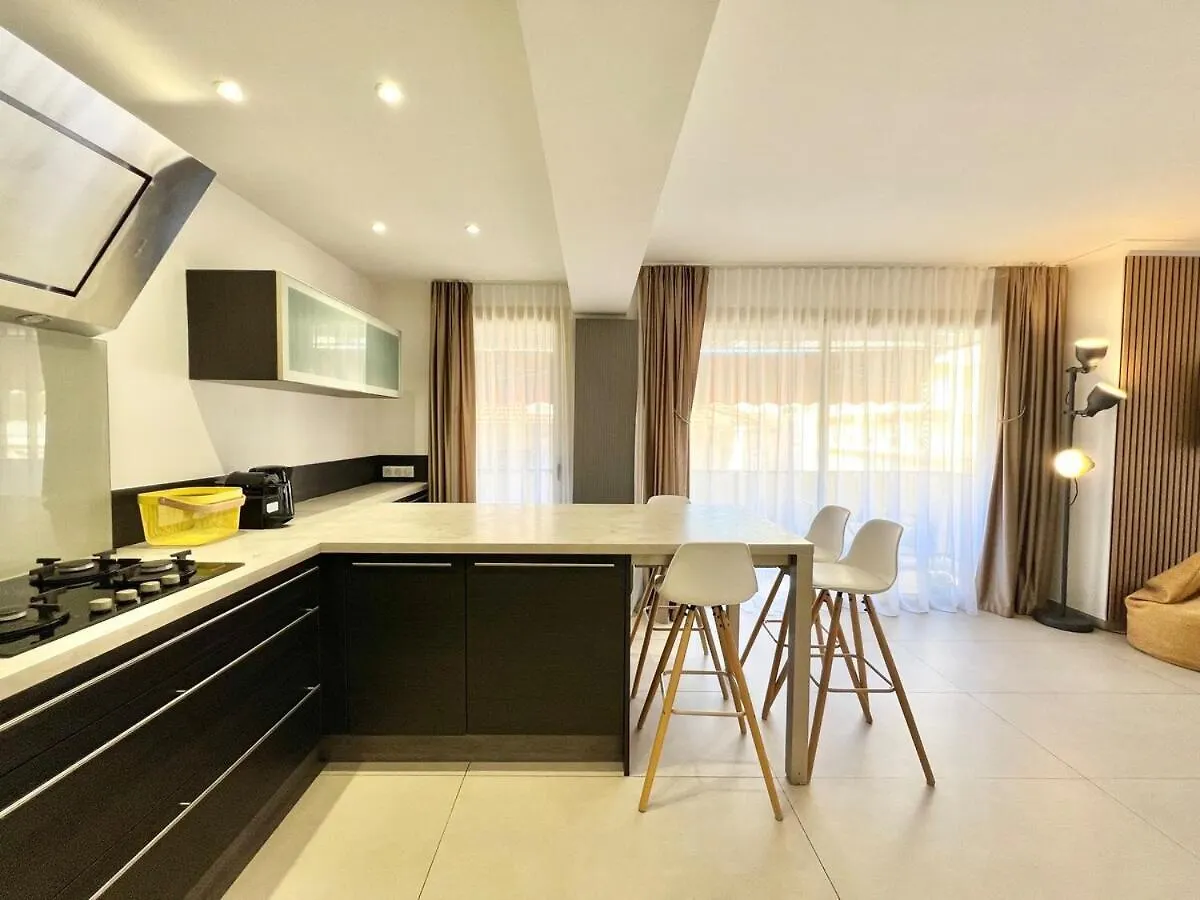 Beautiful 2 Rooms - Ac - Wifi - Near Palais Cannes France